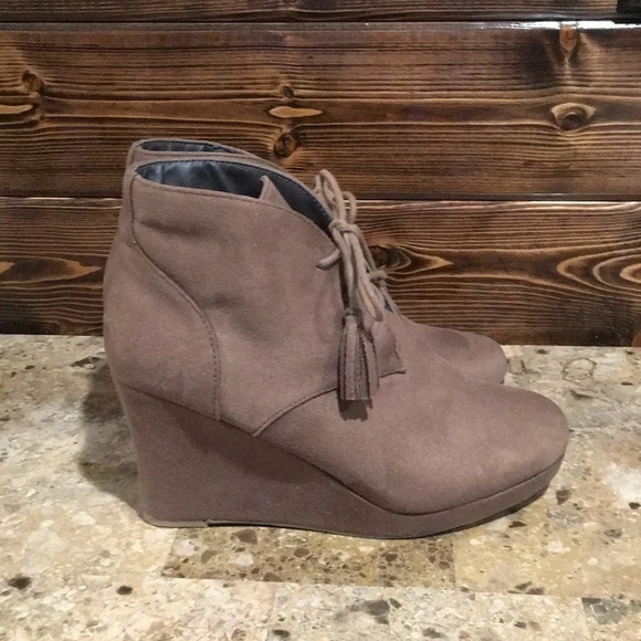 Women Booties - Picture 4 of 5